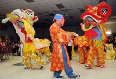 Doanh nghiệp gian nan tìm người xông đất, mở hàng đầu năm