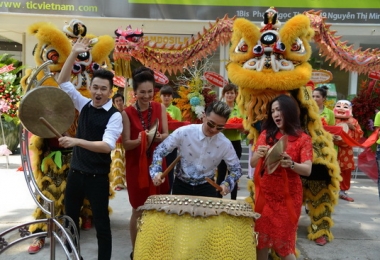 múa lân mừng xuân